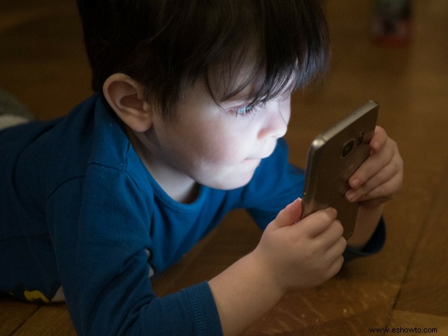 A qué edad deben los niños empezar a usar teléfonos inteligentes