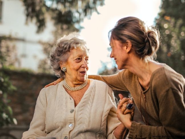 Hacer malabarismos con las responsabilidades mientras se cuida a los padres ancianos