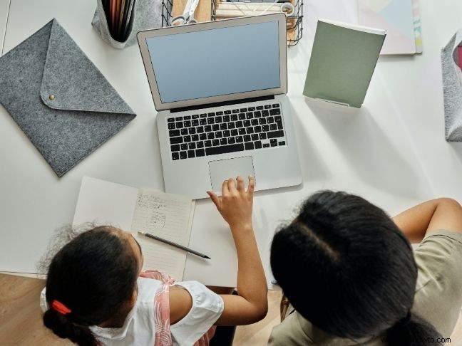 5 recursos que puede usar para ayudar a su hijo con la escuela en línea