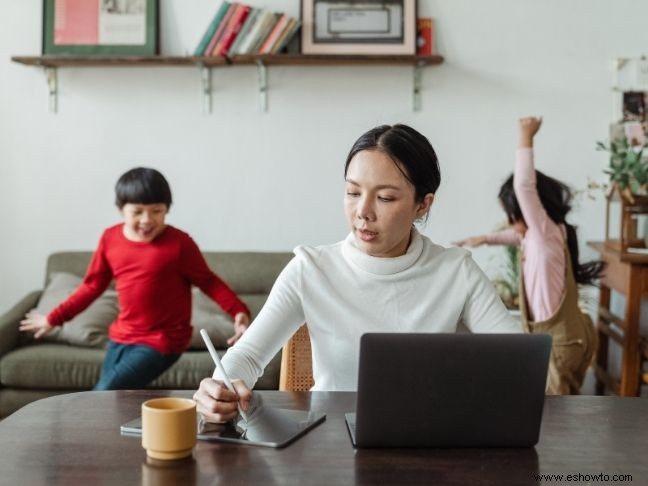 6 maneras fáciles de organizar una sala de estar para vivir con niños