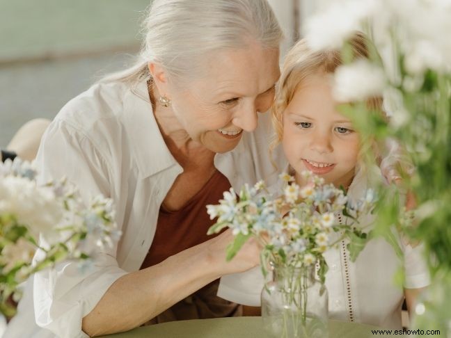 ¿Se les debe pagar a los abuelos por cuidar a los niños?