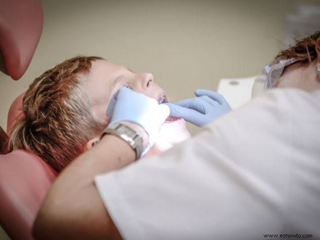 ¿A qué edad debería empezar a llevar a su hijo al dentista?