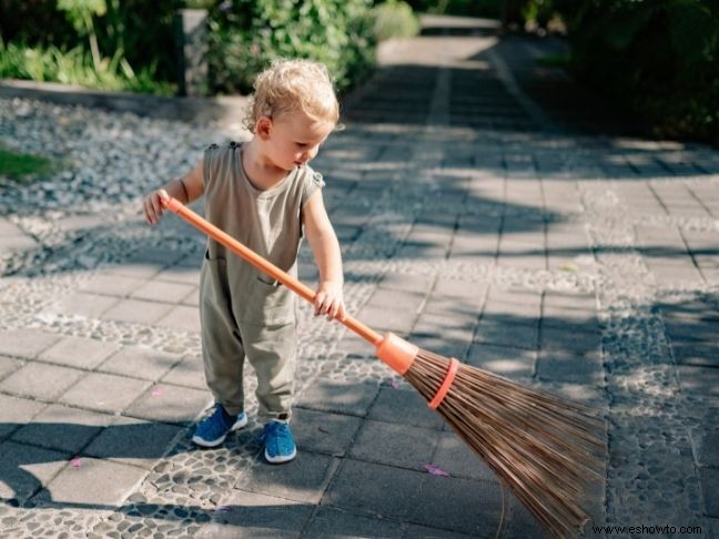 7 tareas al aire libre para que los niños les enseñen nuevas habilidades