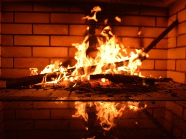 Cómo hacer una chimenea a prueba de bebés 