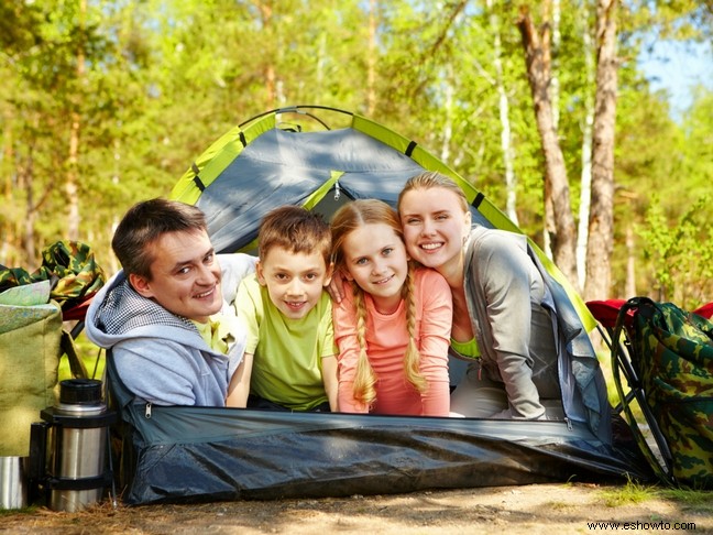 Cómo prepararse para su primer viaje de campamento con niños