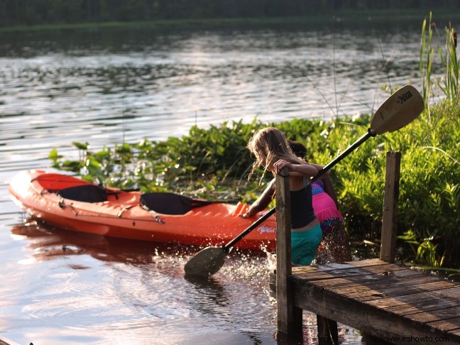 Hacer kayak con niños:una guía para principiantes